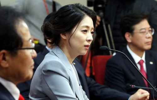 自由韓国党に入党した元MBCキャスター、ペ・ヒョンジン氏の記者会見（ニューシスKOREA）